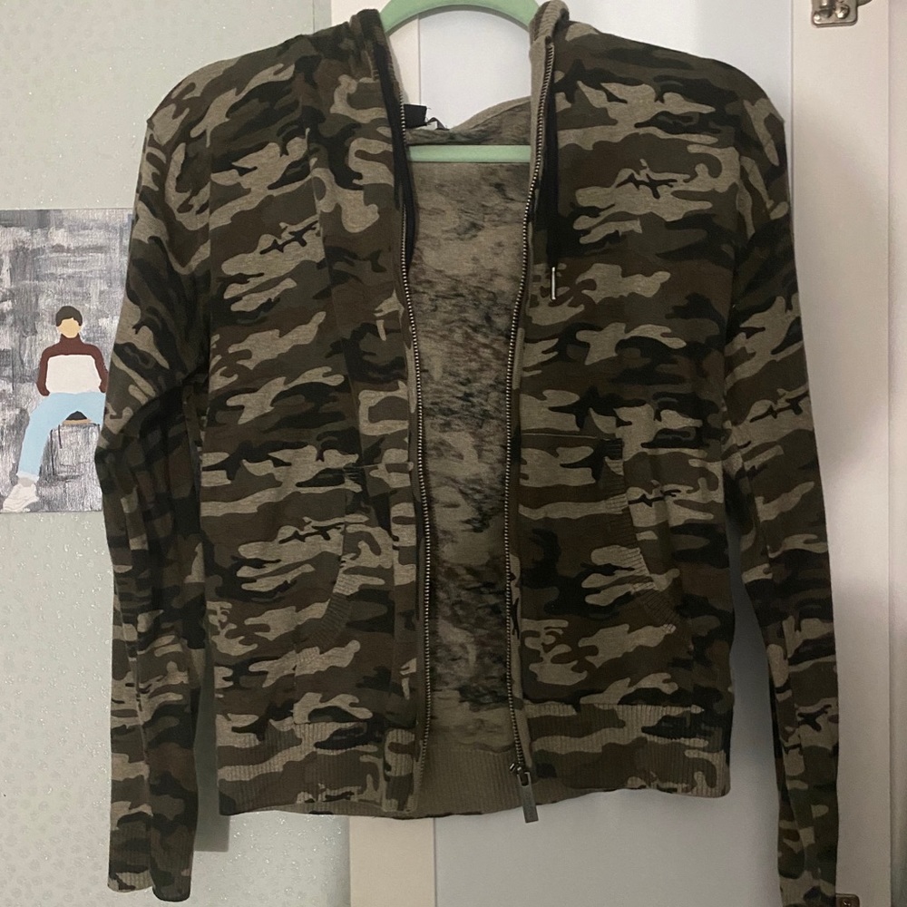 Camo print sweater